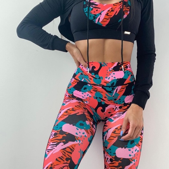 Enchanted Scrunch Leggings Set – Bold Floral Gymwear - Picture 6 of 8